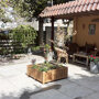 Planter hardhout vierkant in de tuin